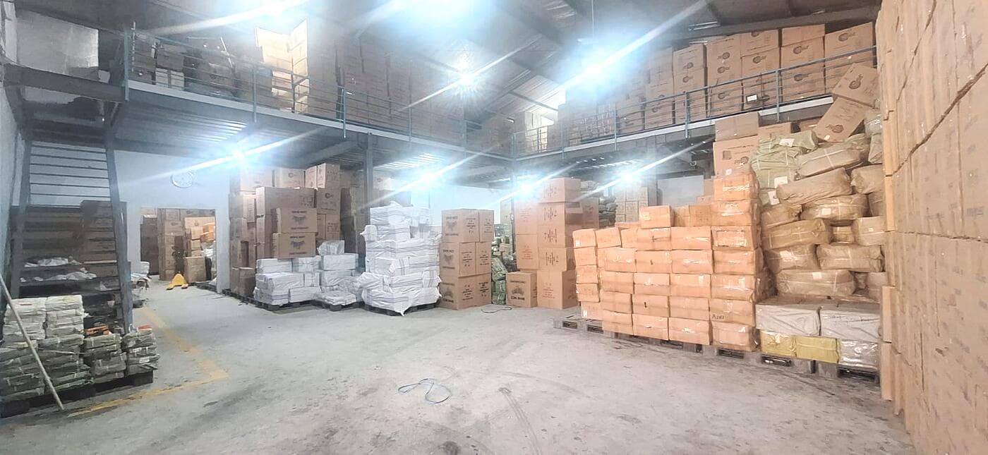 Gudang — barang jadi tersimpan siap kirim